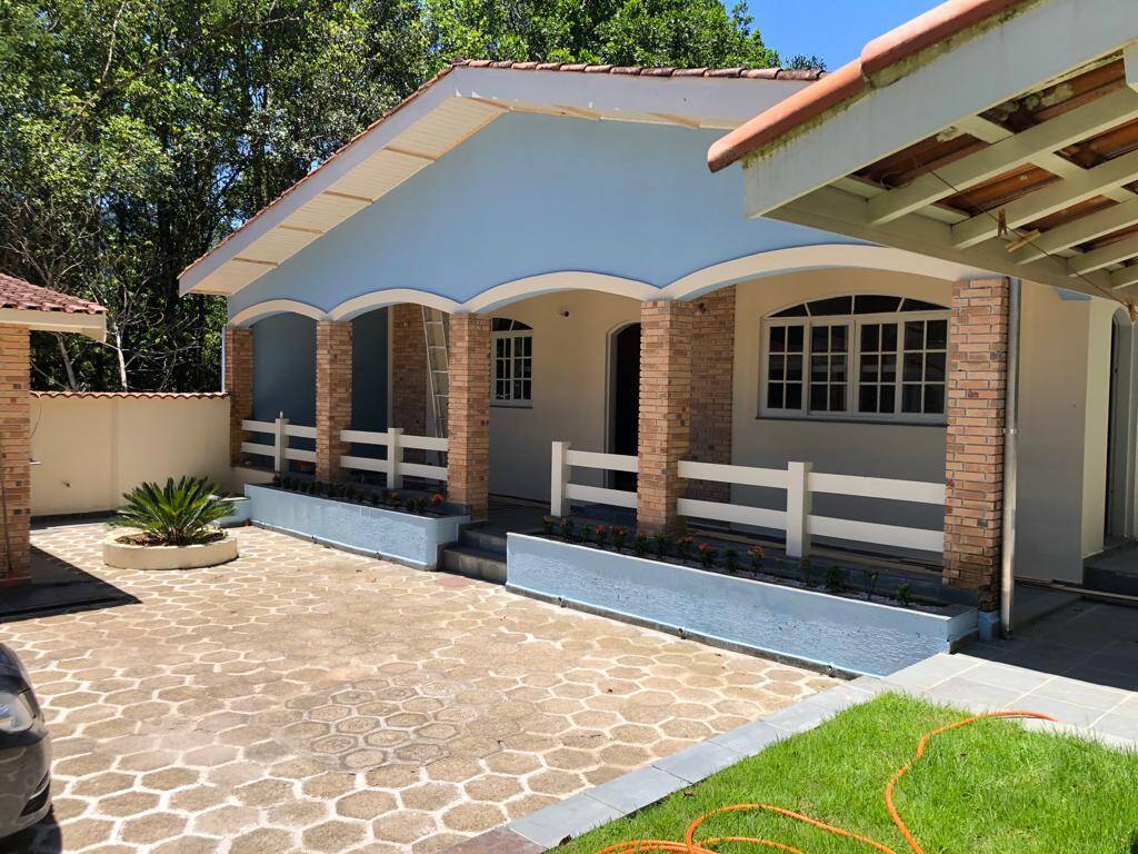 Casa à venda com 4 quartos, 230m² - Foto 1