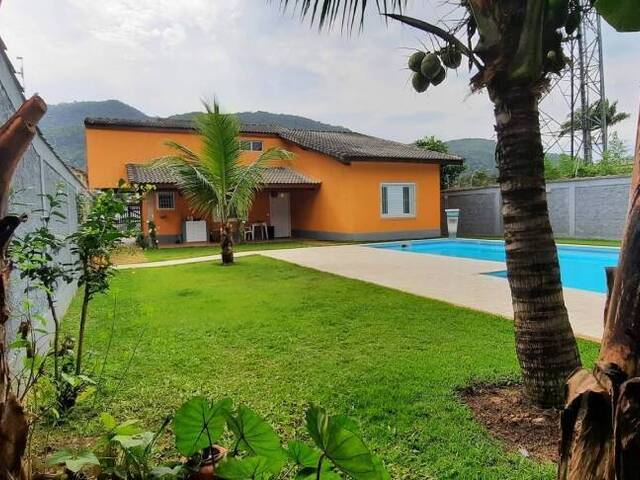 Casa para Venda em Caraguatatuba - 2