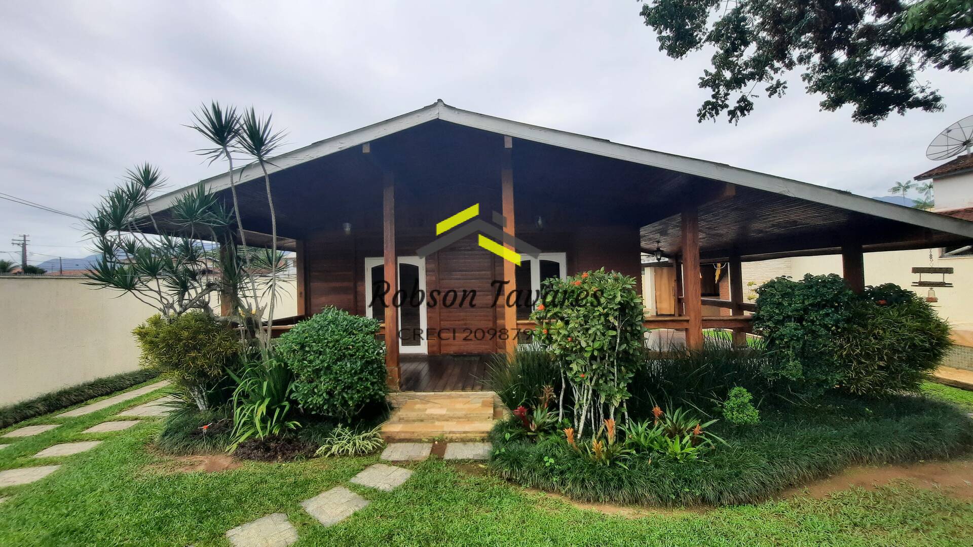 Casa, 3 quartos, 219 m² - Foto 1